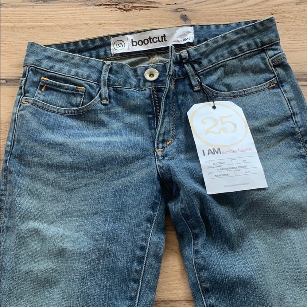 NWT Ernest Sewn Boot Cut Jeans Size 25
